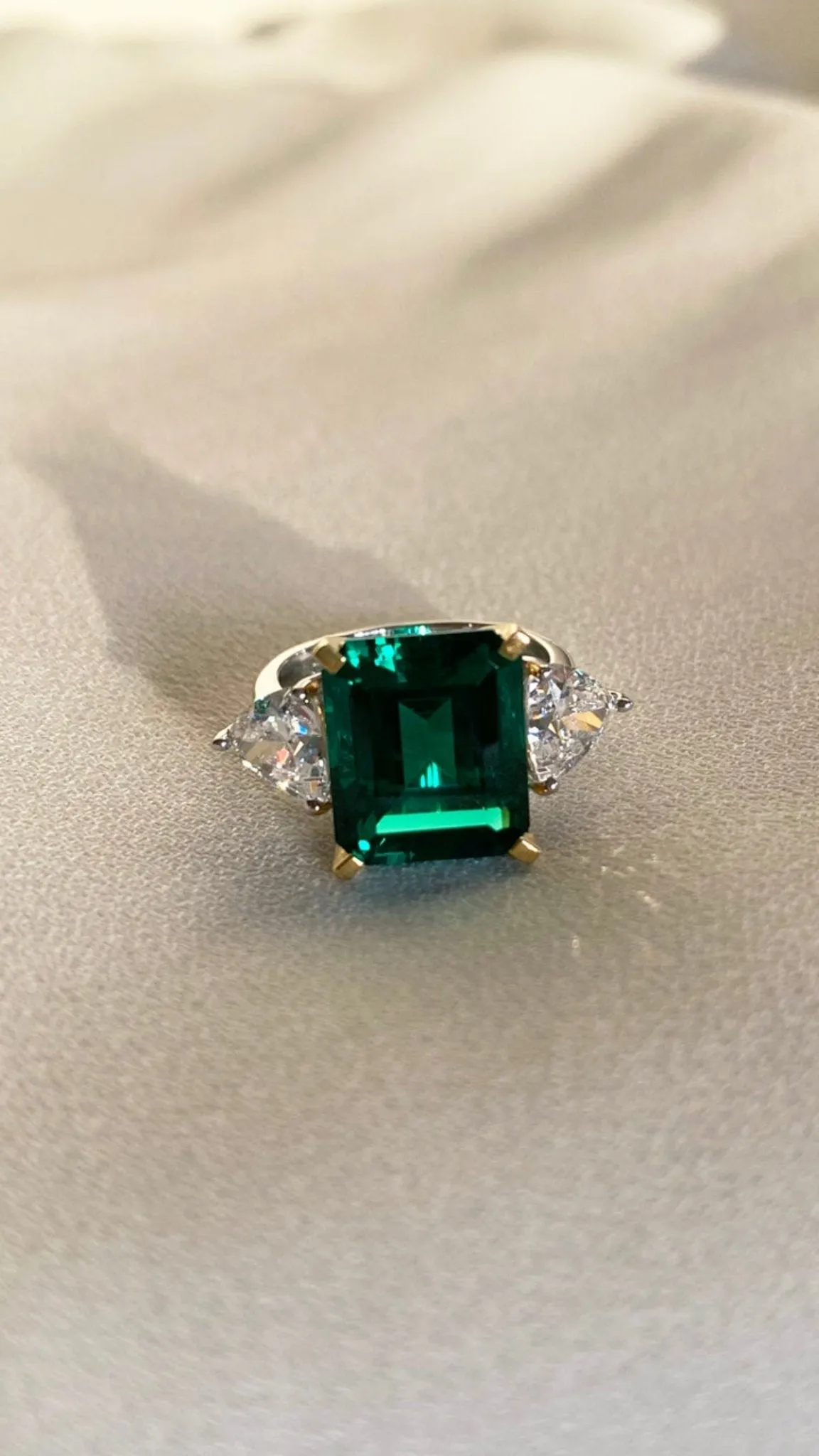 CARAT* London Adila Cocktail Ring Emerald Green