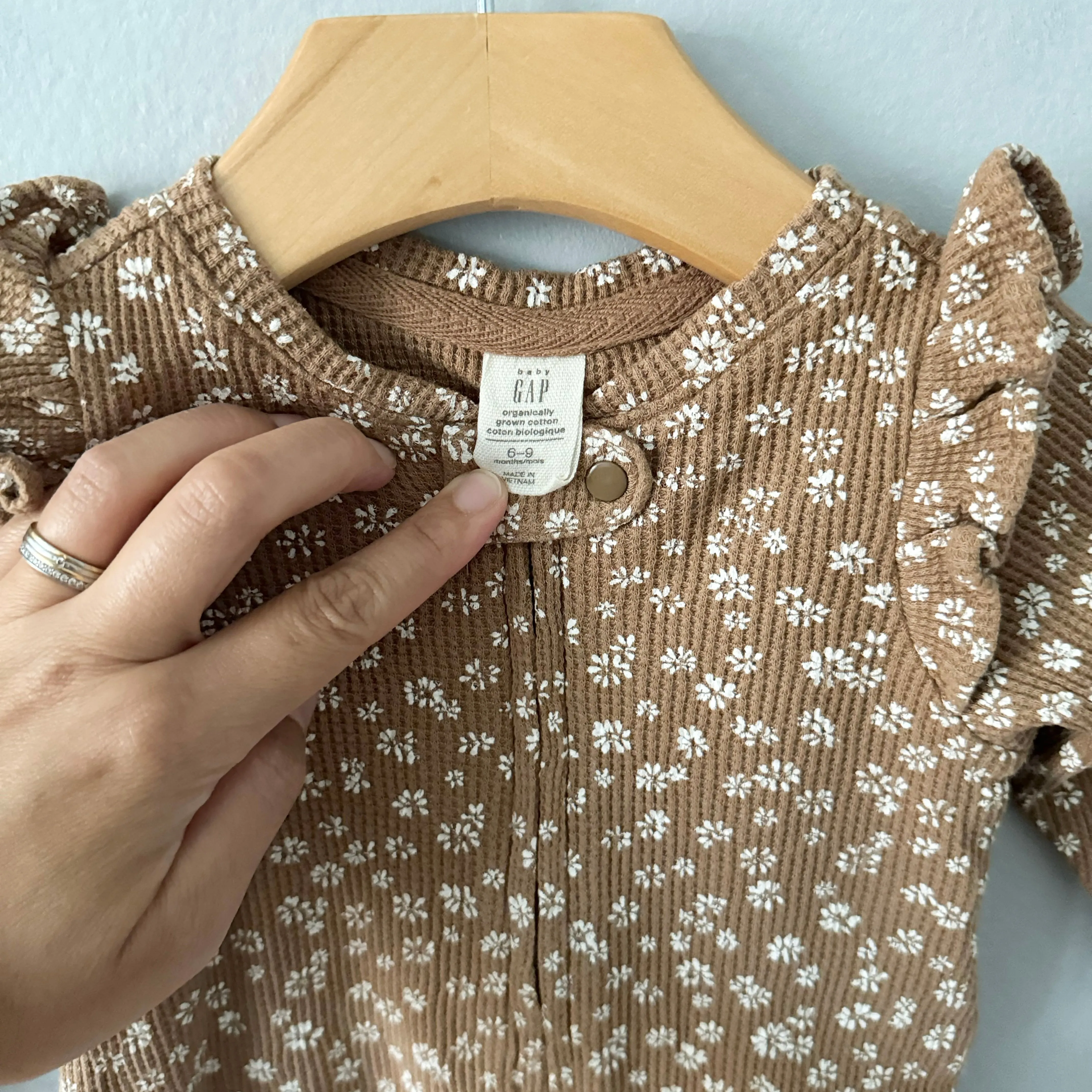 Gap / Brown waffle x floral romper / 6-9M