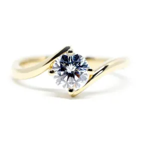 Jolleen Round Moissanite Solitaire with Curved Band Ring in 18K gold