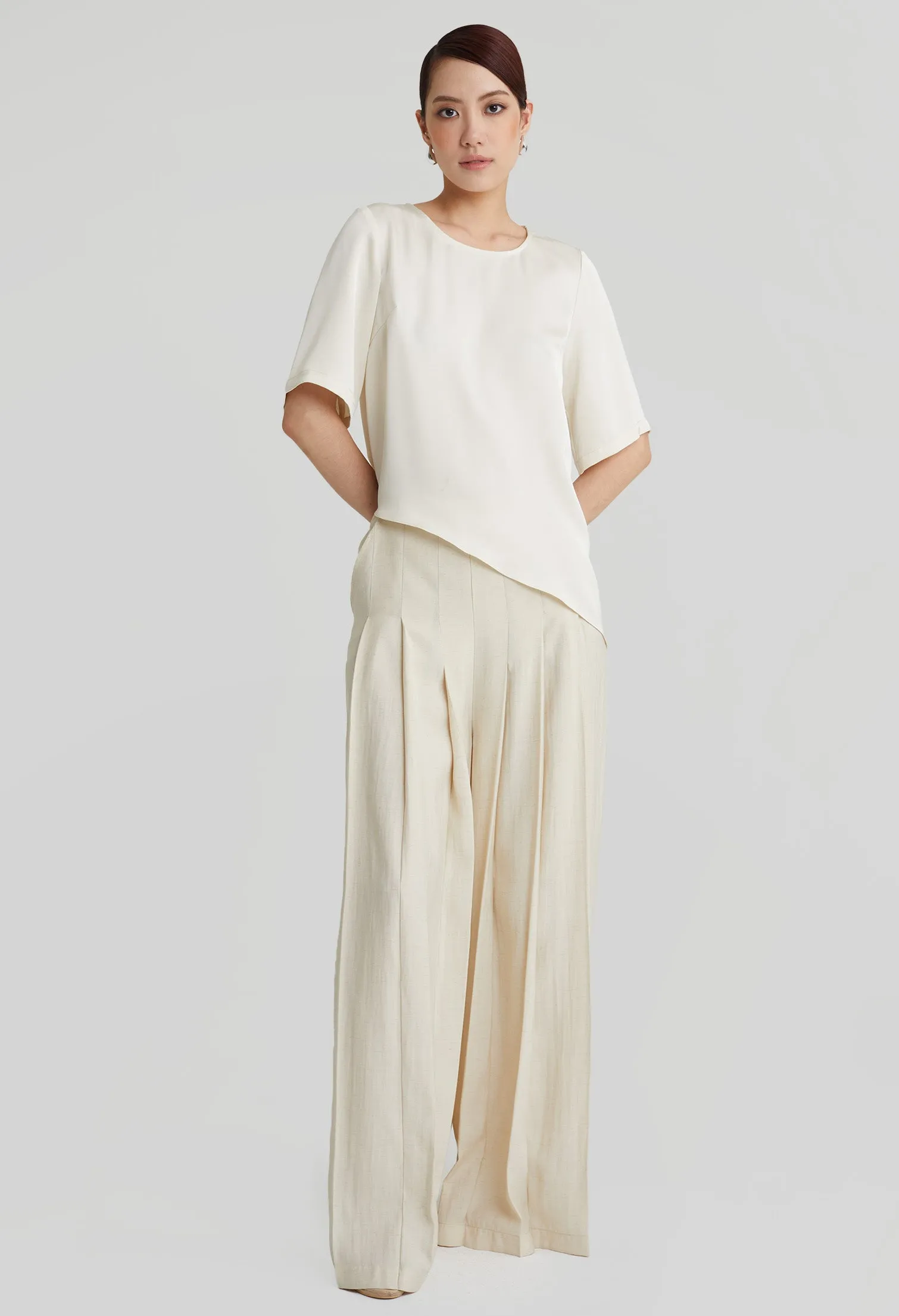 nichii X NURITA HARITH Minimalist Asymmetrical Hem Top