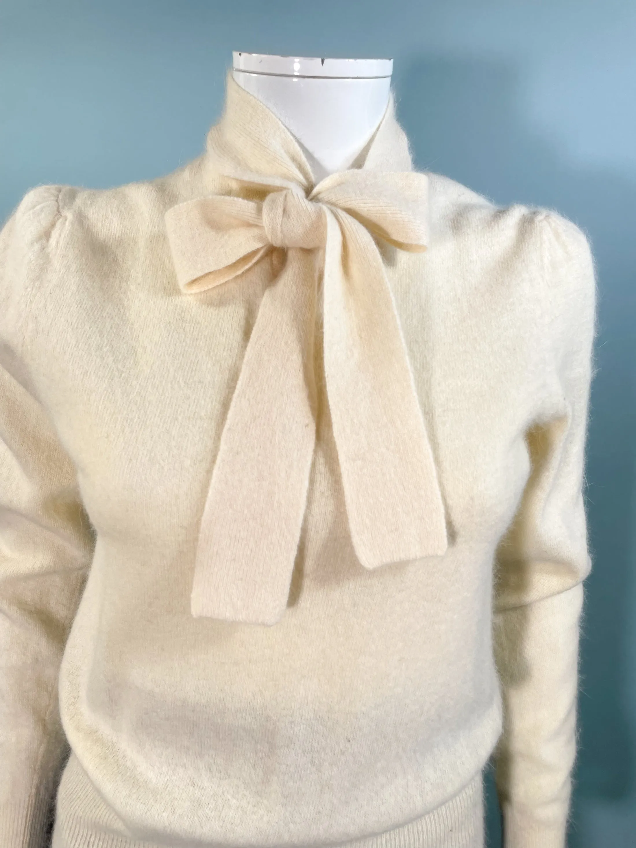 Partners Vintage 70s Cream Wool/Angora Sweater Pussy Bow Neck Tie XS